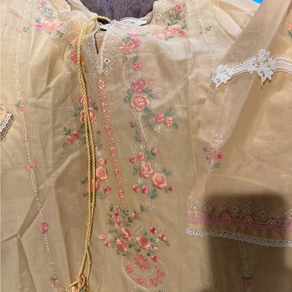 Sold Agha noor lawn - Picture 2 of 3